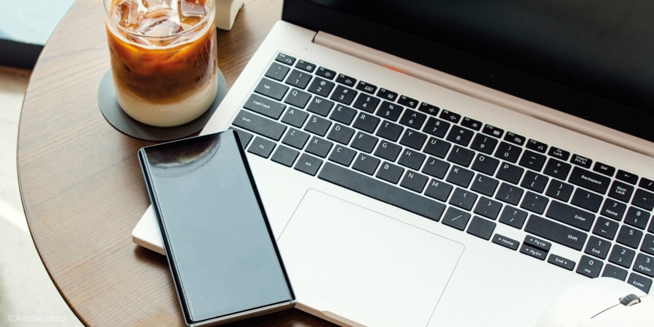 Voyager Plus Léger: Explorez les Opportunités offertes par les Cafés Numériques
